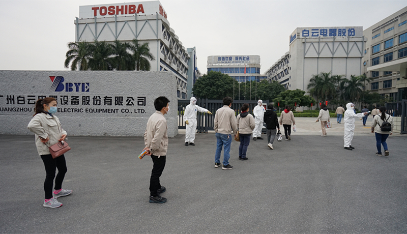 >體溫檢測，井然有序！